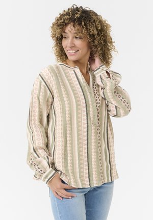 Lichte, veelkleurige blouse met knopen aan de voorkant, met groene en roze strepen, ruitpatronen en geraffineerde mouwen. Zachte textuur.