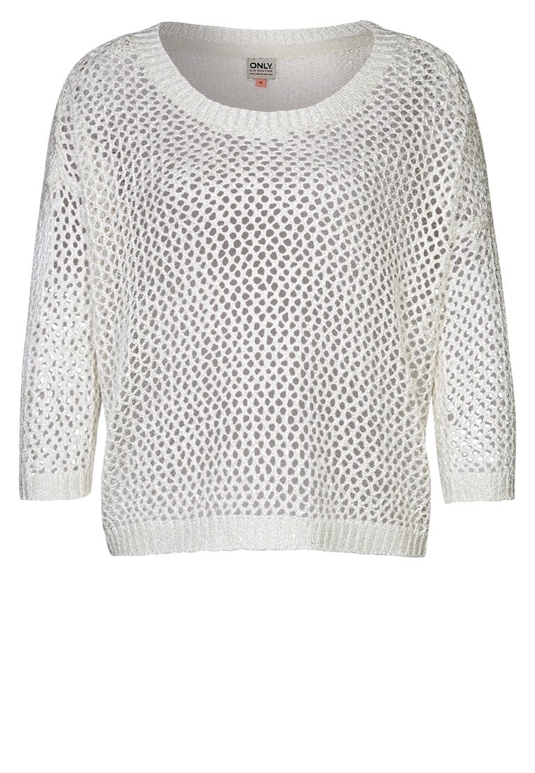 Biały dziany sweter z luźnym, ażurowym wzorem, okrągłym dekoltem i rękawami do połowy przedramienia. Prążkowany dół i mankiety.