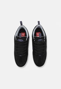 és QUATTRO UNISEX - Gördeszkacipők - black/navy