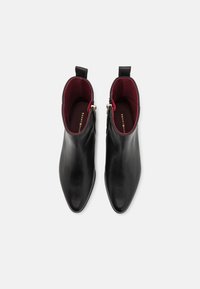 Tommy Hilfiger Klasiski puszābaki - black