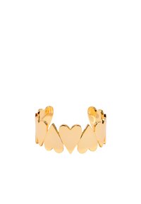 Pulsera de brazalete ajustable en tono dorado que presenta formas de corazón alternas con un acabado liso y brillante, y lados abiertos para flexibilidad.