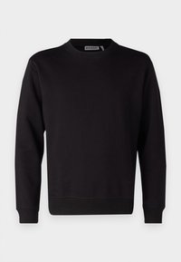 Sudadera negra hecha de una mezcla de algodón suave, con cuello redondo, mangas largas y puños y dobladillo acanalados. No hay patrones ni acentos visibles.