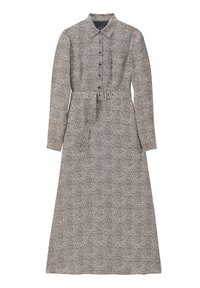 Knoop-shirt, lange mouwen jurk in beige met zwart luipaardprint; heeft een tailleband en een kraag, gemaakt van lichtgewicht stof.