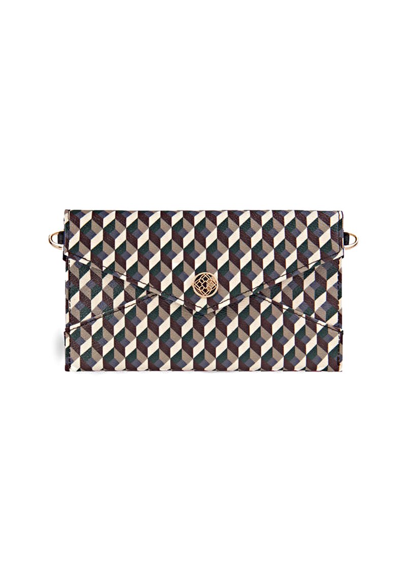 Portefeuille plié avec un motif géométrique dans des nuances de marron, beige et turquoise, doté d'un fermoir doré et de boucles en métal sur les côtés.