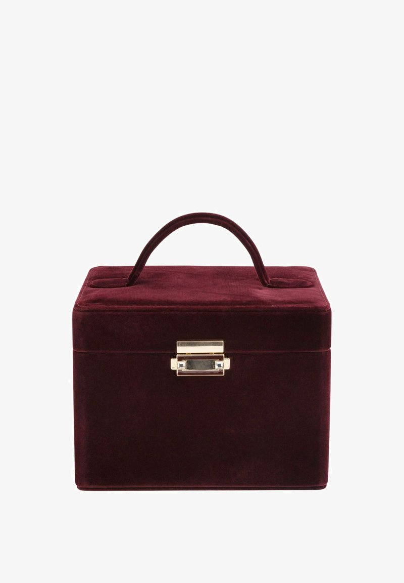 Bordeauxrotes Samt-Etui mit einem goldenen Verschluss, rechteckiger Form und einem Griff oben. Die Oberfläche hat eine weiche Textur und einen gepolsterten Deckel.