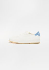 Clae MALONE UNISEX - Športni copati - white cactus/blue shadow