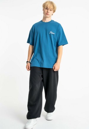 OVERSIZE - T-shirt z nadrukiem