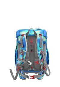 Zaino blu e grigio con spallacci regolabili, materiale testurizzato, dettagli rossi, molteplici tasche e chiusura roll-top per un accesso facile.