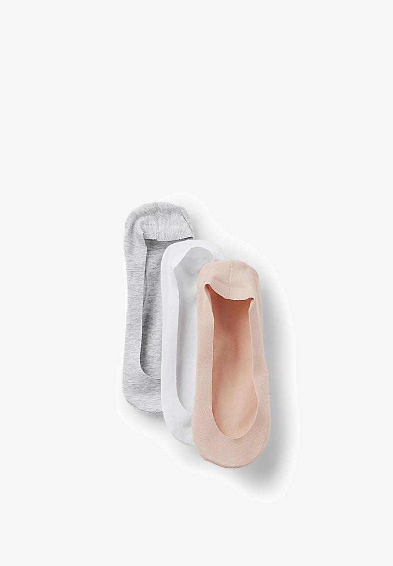 Trois paires de chaussettes basses invisibles en beige, blanc et gris, disposées en chevauchement sur un fond blanc.