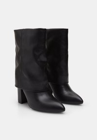 Bata Botine cu toc - nero