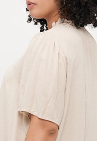 Thumbnail Image 7