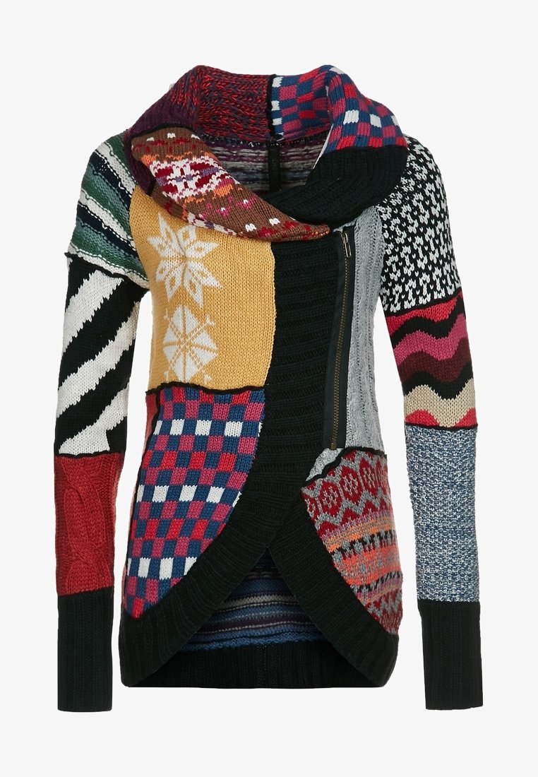 Pull en tricot patchwork coloré avec des motifs variés incluant des rayures, des carreaux, des flocons de neige, des vagues et une fermeture éclair diagonale sur le devant.