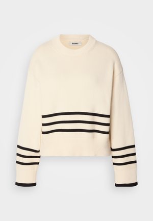 Crème-kleurige cropped trui met zwarte horizontale strepen. Heeft een ronde halslijn en geribde manchetten. Gemaakt van een zacht gebreid materiaal.