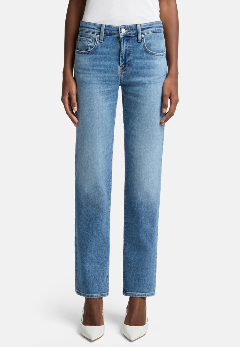 Jeans in denim chiaro con design a gamba dritta, caratterizzati da una vita normale, un leggero sbiadimento e un classico stile a cinque tasche.