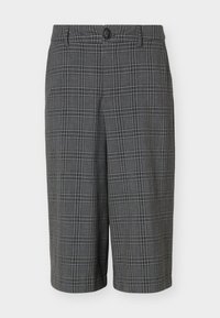 Γκρι σορτς μήκους έως το γόνατο με λευκό και μαύρο καρό wzmáte, με μαύρο κουμπί και θηλιές για ζώνη στη μέση.