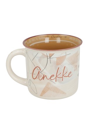Tazza in ceramica con manico, decorata con forme geometriche pastello, linee astratte e la parola "Anekke" in corsivo marrone.