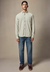Next BRUSHED TEXTURE LONG SLEEVE-REGULAR FIT - Cămașă - green