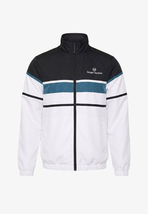 Chaqueta con cremallera para hombre, con cuello alto, sección superior negra, sección inferior blanca, franja horizontal azul y logo de Sergio Tacchini en el pecho.