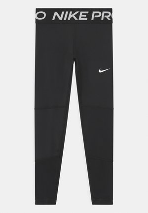 Leggings negros con una amplia cinturilla elástica que presenta "NIKE PRO" en gris. Fabricados con un tejido suave y elástico; incluyen detalles de costura y logotipo.