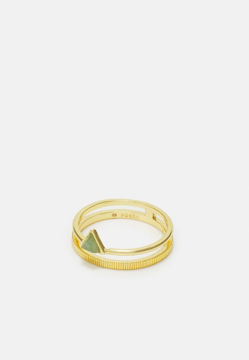 Bague à double anneau ton or avec une bande inférieure texturée et une bande supérieure ornée d'une petite pierre triangulaire verte sur fond blanc.