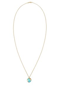 Gouden kettinghalsband met een globe-hanger in turquoise met gouden details, die landmassa's en oceaanstructuur benadrukt.