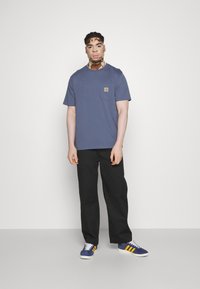 Carhartt WIP POCKET - Základné tričko - blue