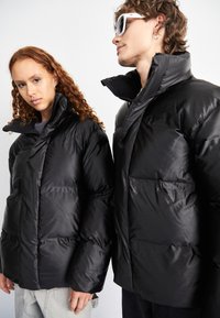 Rains - BATOR PUFFER JACKET UNISEX - Téli dzseki - black Miniatűr kép 1