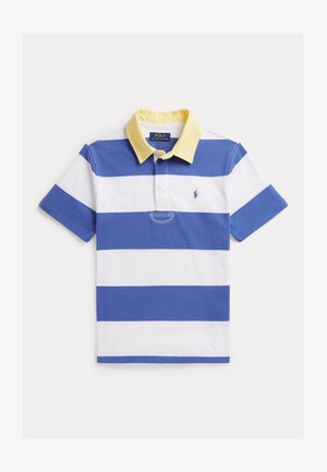 Polo de rayas azules y blancas con cuello amarillo, con un pequeño logo bordado en el pecho y una tapeta con tres botones.