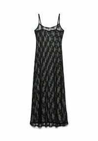 Robe nuisette en dentelle noire avec des fines bretelles, présentant un motif floral transparent, une coupe droite et une texture lisse. L'ourlet se termine juste au-dessus de la cheville.