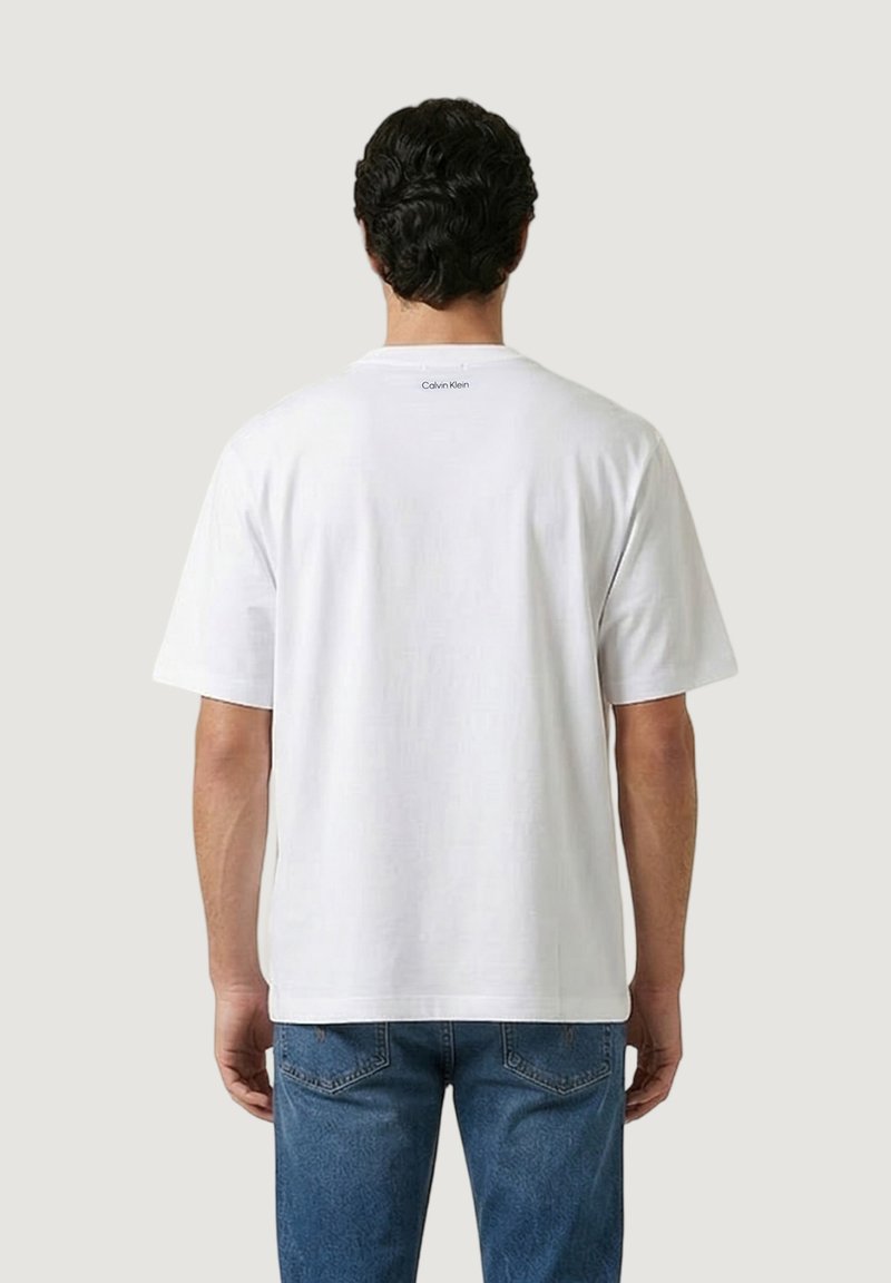 Calvin Klein Jeans LV04RE827G - Triko s potiskem - white