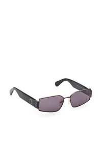 Gafas de sol rectangulares negras con lentes púrpuras tintados, que presentan un marco metálico delgado, brazos curvados negros y un sutil logotipo en el lateral.