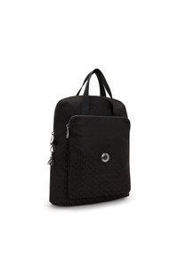 Zaino nero con motivo geometrico, chiusura a zip, tasca frontale e piccolo charm decorativo. Finitura in tessuto con doppi manici per il trasporto.