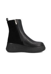 Czarne skórzane botki za kostkę z rowkowaną czarną podeszwą, z bocznym zamkiem błyskawicznym i tkaninowymi akcentami, o smukłym designie i gładkiej fakturze.