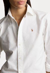 Polo Ralph Lauren LONG SLEEVE BUTTON FRONT SHIRT Blusa white