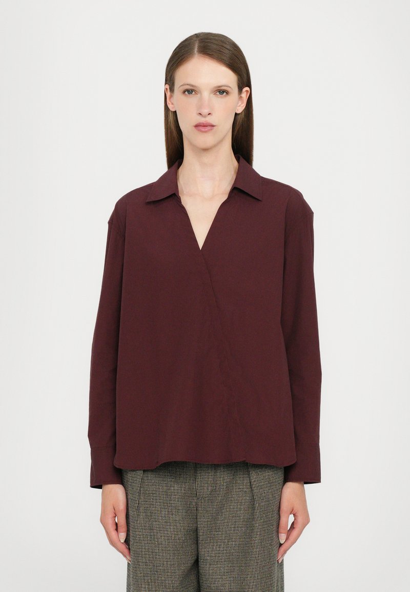 CLOSED ASYMMETRIC SHIRT - Nööpidega pluus - dark raisin red