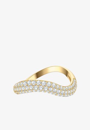 Bague en or avec un design ondulé, comportant une rangée de petites pierres précieuses transparentes disposées dans un motif scintillant le long de l'anneau.