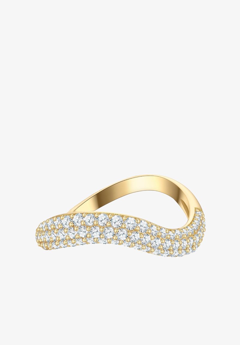 Zlati prstan z valovitim vzorcem, ki vključuje vrsto majhnih, prozornih draguljev, postavljenih v bleščečem vzorcu vzdolž traku.