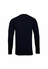 Pull en maille doux, bleu marine, à manches longues. Col rond et coupe slim avec une texture lisse, sans motifs ni accents visibles.