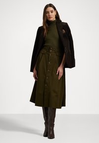 Lauren Ralph Lauren FAUX LEATHER-TRIM RIB KNIT ROLL NECK - Strikkegenser - botanic green