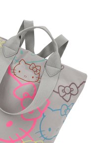 Borsa a tracolla grigia con grafiche di Hello Kitty multicolori, in tessuto morbido, e due robuste cinturini grigi con attacchi arrotondati.