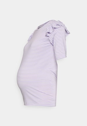 Top de maternidade em listras lilás e brancas, com mangas curtas e detalhe de babado, projetado para acomodar uma barriga em crescimento.