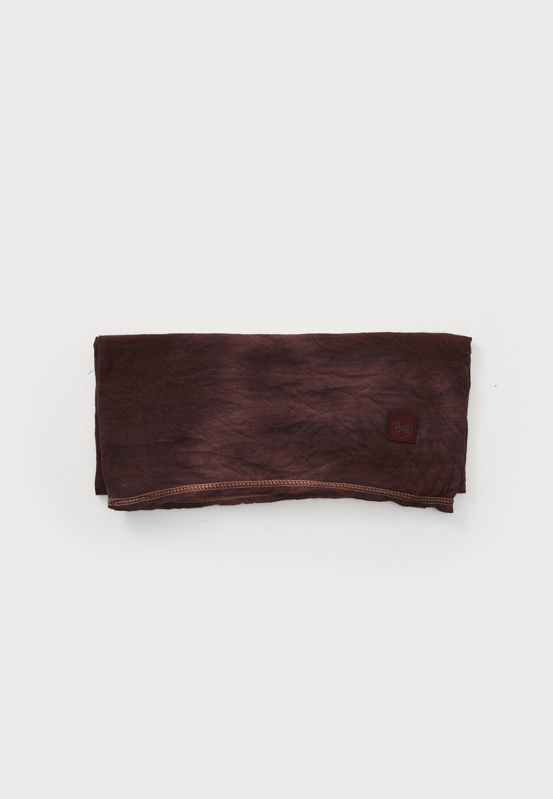 Burgundy stof halsrør med en krøllet tekstur, med en kontrasterende brun syet kant og et lille rødt brandlogo.