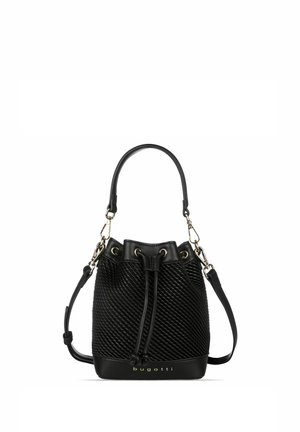 Bolso tipo cubo negro texturizado con cierre de cordón, asa superior, correa de hombro ajustable y logo dorado "bugatti" en la parte inferior frontal.