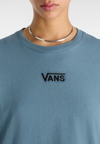 Vans FLYING V OVERSIZED - T-shirts basic - bluestone