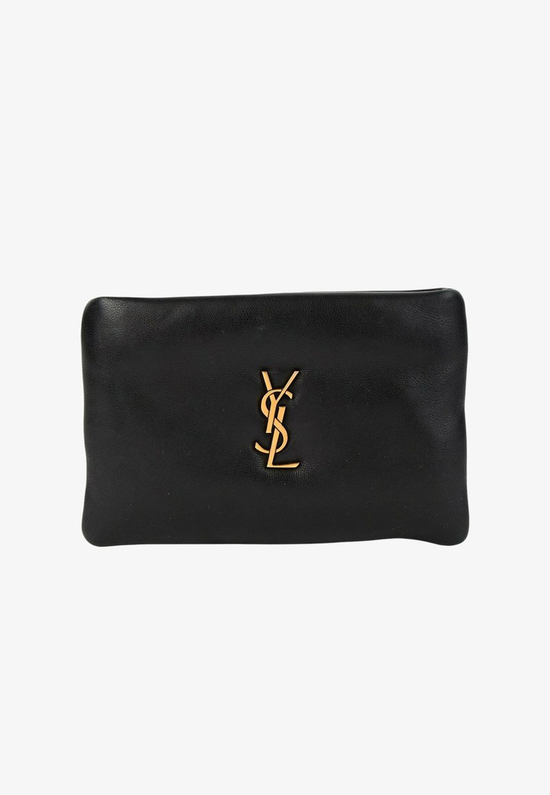 Pochette rectangulaire en cuir noir avec logo YSL doré centré sur le panneau avant.