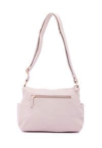 Borsa a mano in pelle beige con finitura texturizzata, tracolla regolabile e tasca frontale con zip. Presenta una ferramenta liscia e una forma rettangolare.