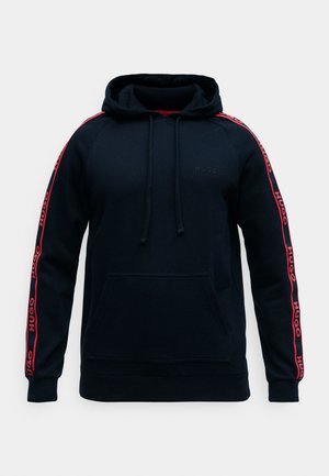 Svart hettegenser med røde Hugo-logo striper langs ermene, frontlomme med kenguru-fasong, snor og subtilt brystlogo.