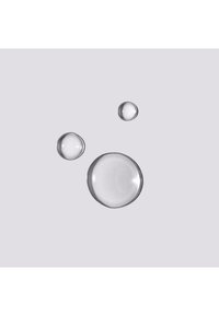 Trois gouttes d'eau claires de tailles différentes sur un fond gris clair, disposées en forme triangulaire.