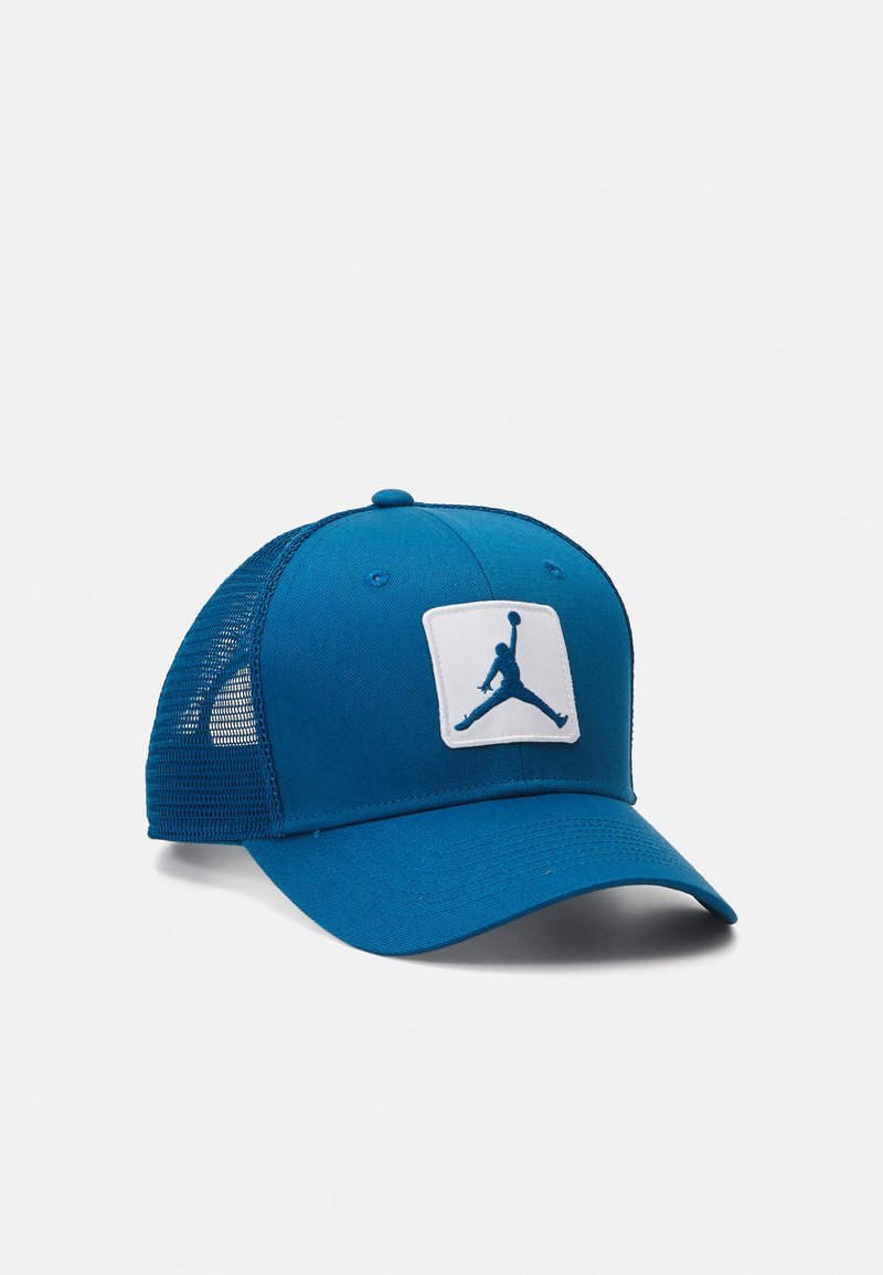 Jordan - RISE TRUCKER CAP - Kšiltovka - industrial blue/white, Zvětšit