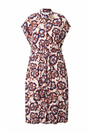 Blomsterkjole med korte ærmer, med en hvid baggrund og blå og røde blomsterprint. Inkluderer et taljebælte og knaplukning foran.